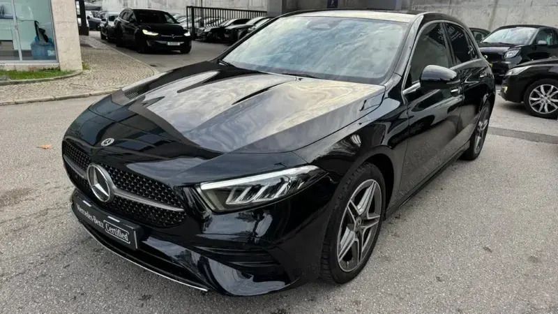 Preto cosmos Usado 2023 Mercedes A250 Advanced Plus Citadino | € 40.490 (Preço justo) - Imagem 1/4