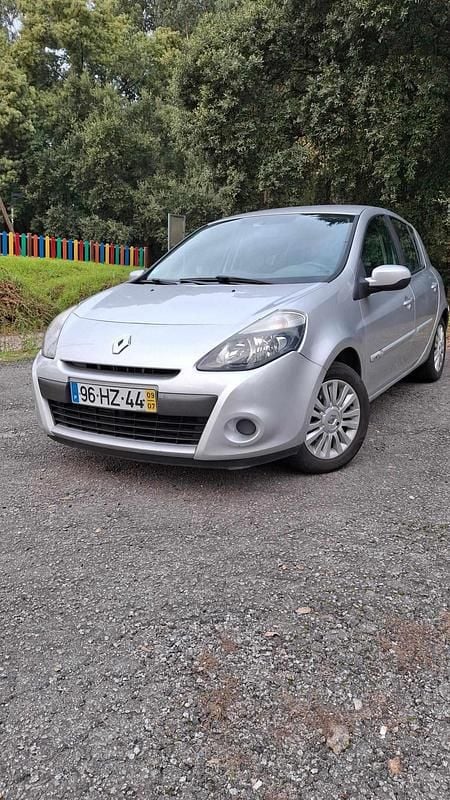 Cinzento Usado 2009 Renault Clio II Citadino | € 5.900 (Preço elevado) - Imagem 1/4
