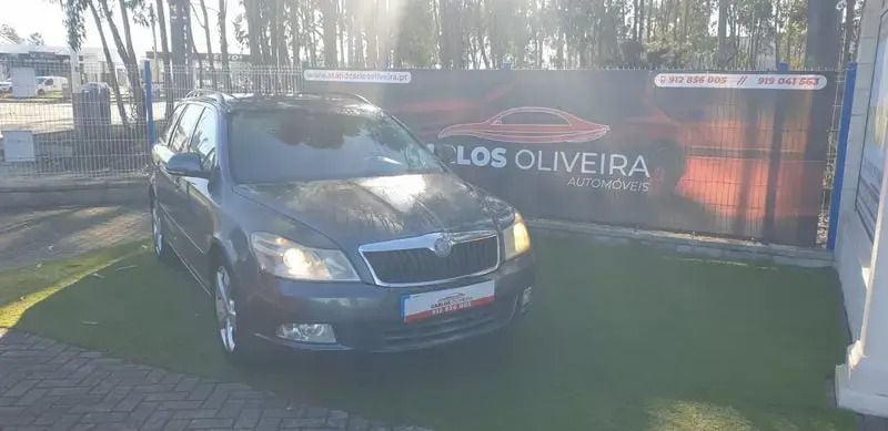 Cinza escuro Usado 2010 Skoda Octavia Ambition Carrinha | € 5.950 (Bom preço) - Imagem 1/4