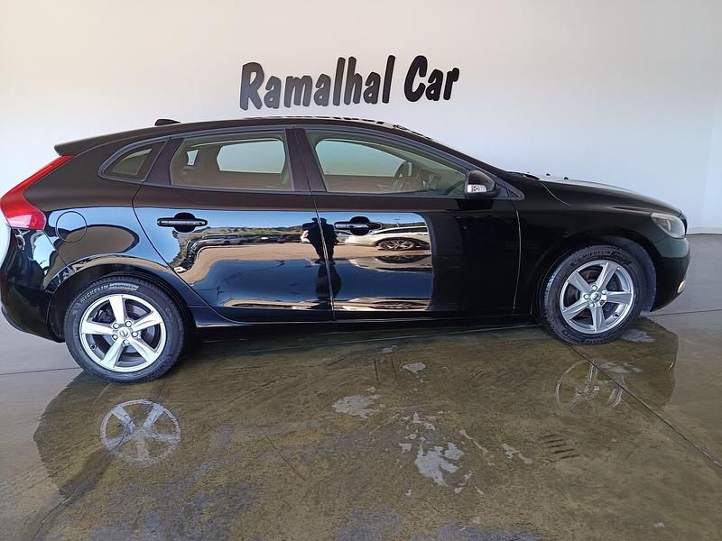 Usado Volvo V40 Kinetic 120 HP (88 kW) 2017 Preto Carrinha