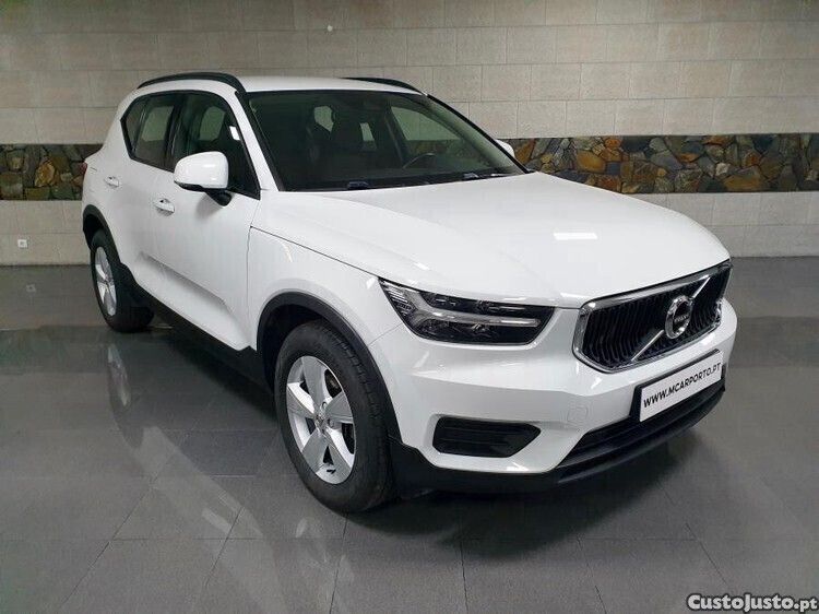 Branco Usado 2018 Volvo XC40 Momentum SUV | € 32.499 (Caro) - Imagem 1/1