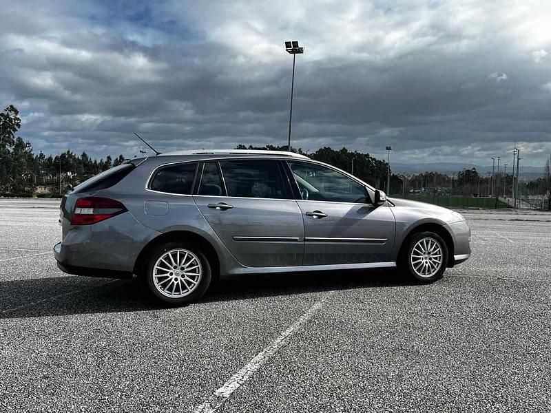 Usado Renault Laguna III 110 HP (80 kW) 2011 Cinzento Carrinha
