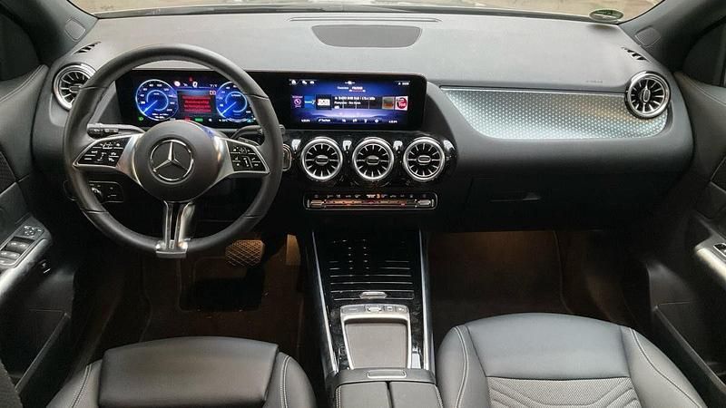 Usado Mercedes EQA300 Progressive 167 kW (228 HP) 2024 Cinza SUV