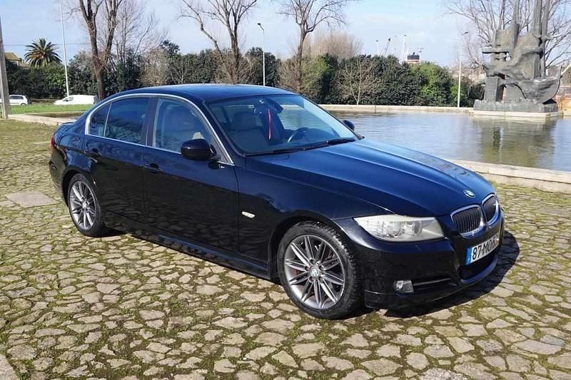 Usado BMW 318 143 HP (105 kW) 2011 Preto Sedan