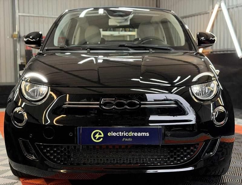 Preto Usado 2021 Fiat 500e | € 18.500 (Preço justo) - Imagem 1/4