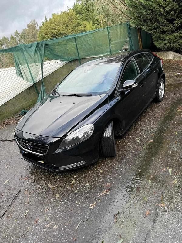 Usado Volvo V40 114 HP (83 kW) 2014 Preto Citadino