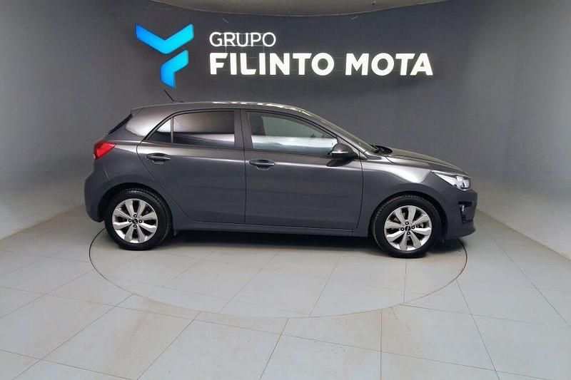 Cinza Usado 2023 Kia Rio | € 14.490 (Bom preço) - Imagem 1/4