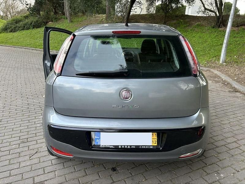 Usado Fiat Punto 77 HP (56 kW) 2011 Sedan