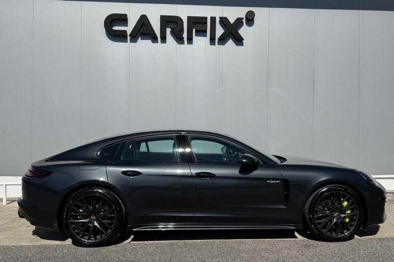 Cinzento Usado 2018 Porsche Panamera 4 Sedan | € 74.999 (Preço elevado) - Imagem 1/1