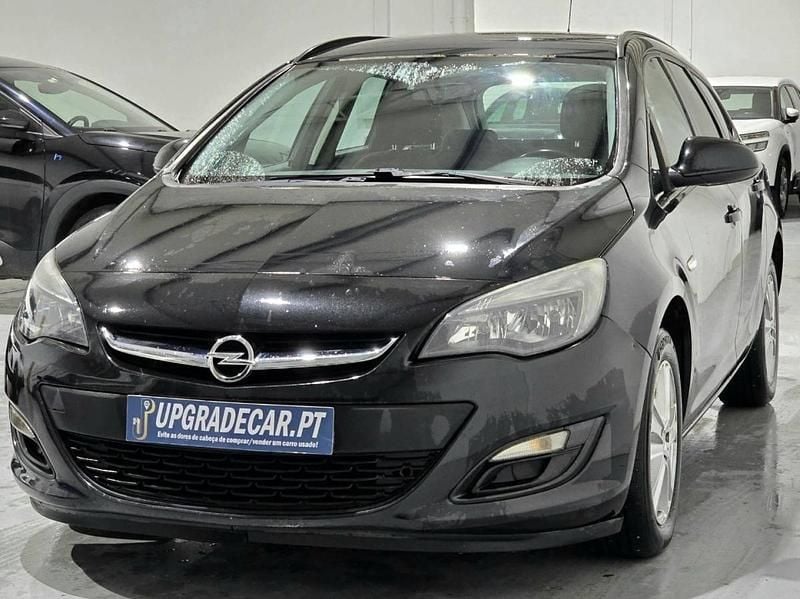 Usado Opel Astra 110 HP (80 kW) 2014 Preto