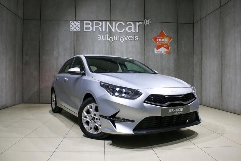 Cinza prata Usado 2023 Kia Ceed | € 15.890 (Bom preço) - Imagem 1/4