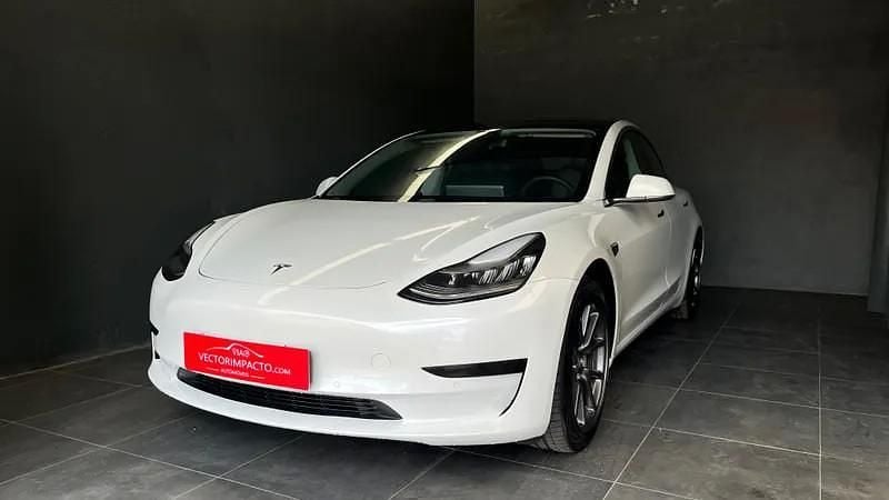 Branco Usado 2019 Tesla Model 3 Sedan | € 22.996 (Preço justo) - Imagem 1/4