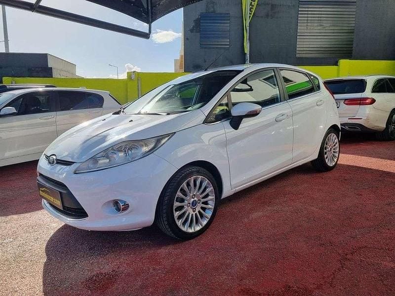 Branco Usado 2011 Ford Fiesta | € 7.590 (Preço justo) - Imagem 1/4