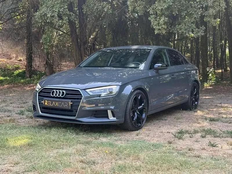 Cinzento Usado 2017 Audi A3 Sport Sedan | € 16.990 (Preço elevado) - Imagem 1/4