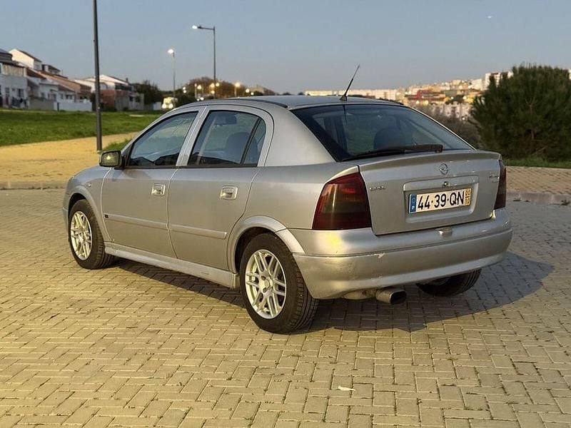 Usado Opel Astra 75 HP (55 kW) 2000 Sedan
