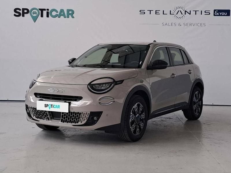Bege Usado 2025 Fiat 600 SUV | € 24.500 (Preço justo) - Imagem 1/4