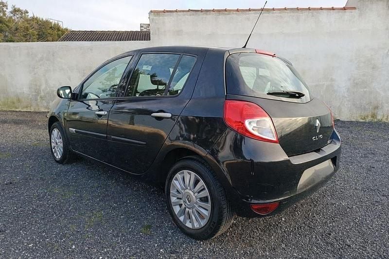 Usado Renault Clio IV 75 HP (55 kW) 2012 Sedan