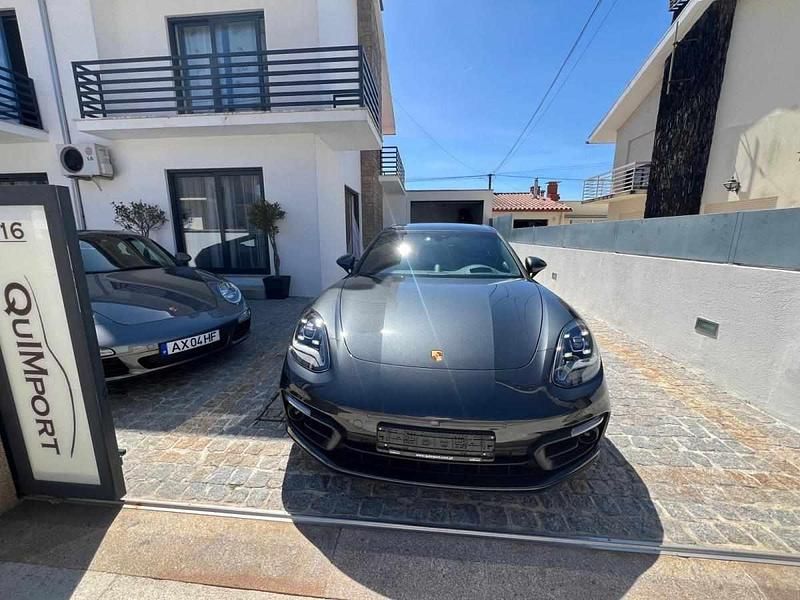 Cinzento Usado 2023 Porsche Panamera 4 Sedan | € 89.972 - Imagem 1/4