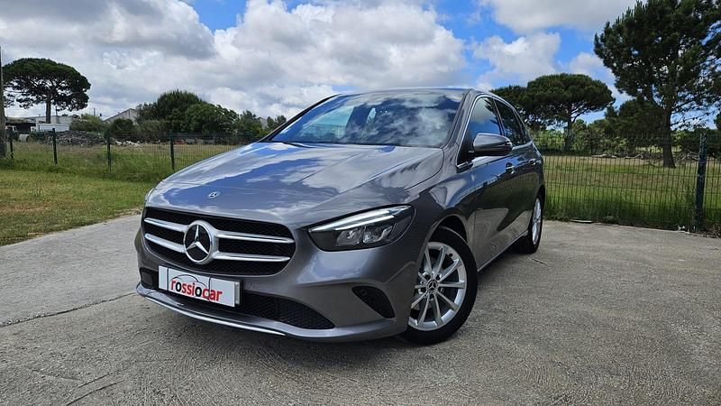 Usado Mercedes B180 Style 116 HP (85 kW) 2019 Cinza Monovolume