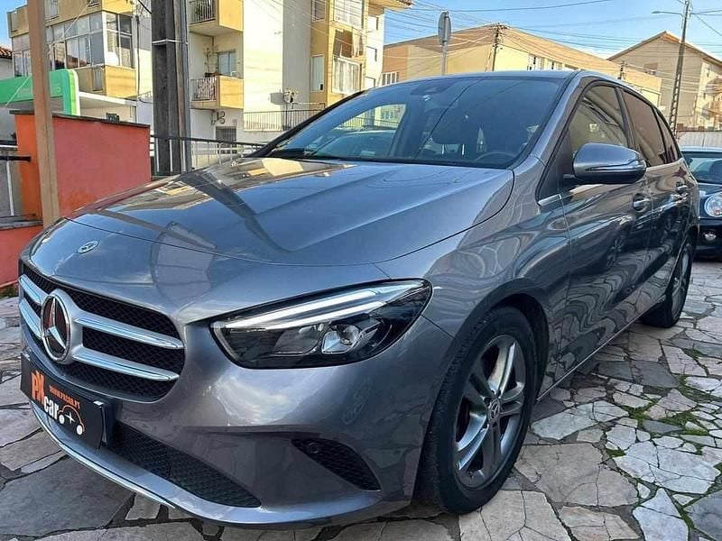 Usado Mercedes B180 116 HP (85 kW) 2020 Cinzento Monovolume
