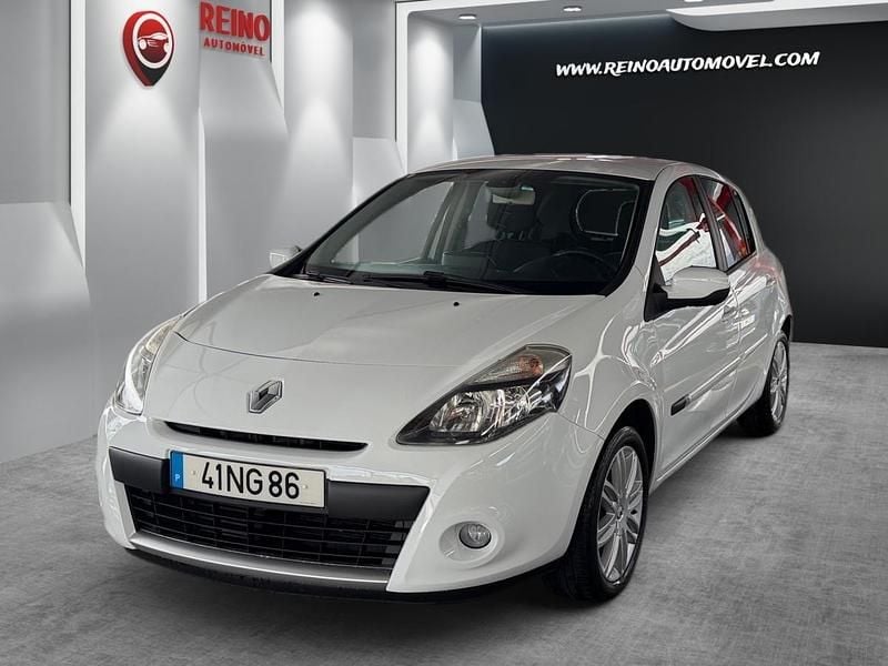 Usado Renault Clio IV 89 HP (65 kW) 2012 Branco