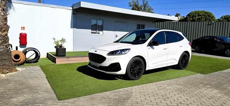 Branco Usado 2023 Ford Kuga SUV | € 27.000 (Caro) - Imagem 1/4