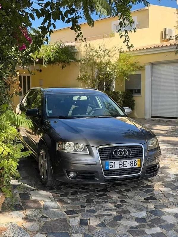 Cinzento Usado 2006 Audi A3 Citadino | € 9.900 - Imagem 1/4