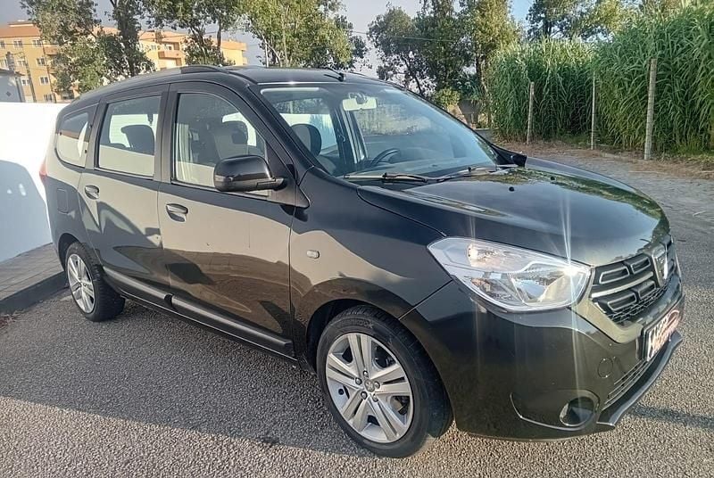 Preto Usado 2018 Dacia Lodgy Monovolume | € 9.500 (Bom preço) - Imagem 1/4