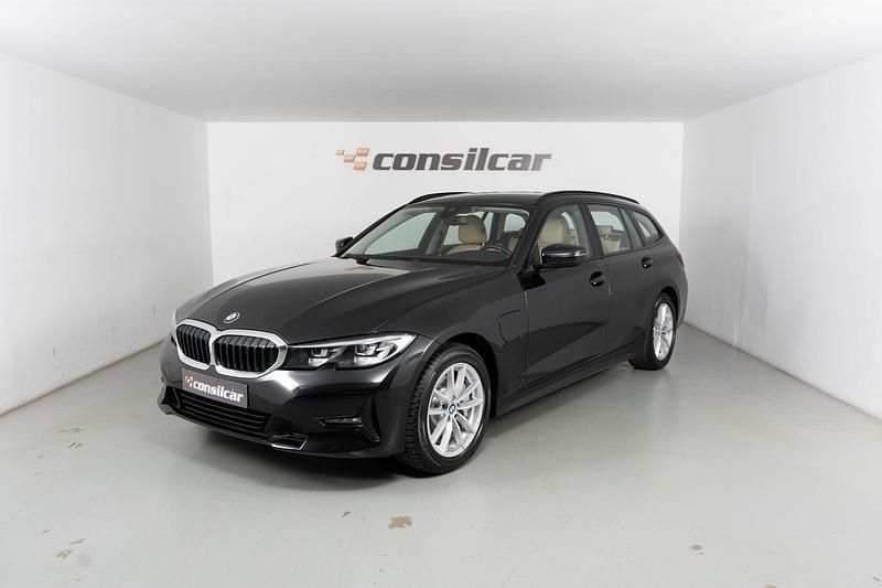 Preto Usado 2021 BMW 330e Luxury Line Carrinha | € 28.980 (Bom preço) - Imagem 1/4