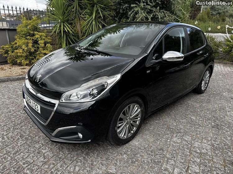 Preto Usado 2016 Peugeot 208 Citadino | € 10.980 (Preço justo) - Imagem 1/1