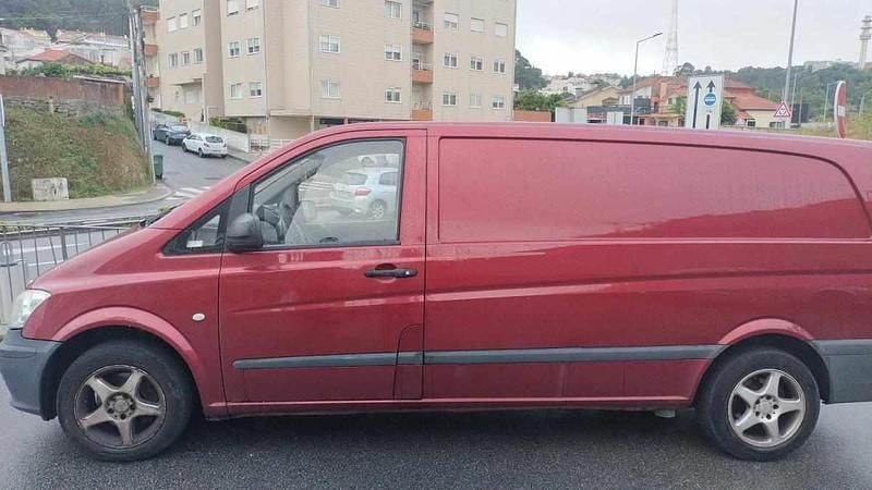 Vermelho Usado 2011 Mercedes Vito Monovolume | € 12.500 - Imagem 1/4