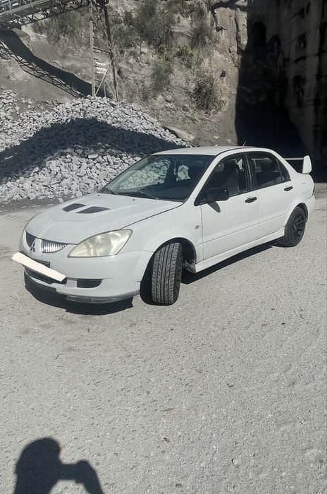 Usado 2004 Mitsubishi Lancer Sedan | € 4.500 - Imagem 1/4