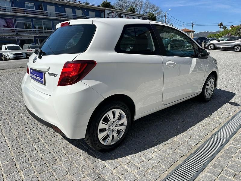 Usado Toyota Yaris Active 90 HP (66 kW) 2015 Branco Citadino