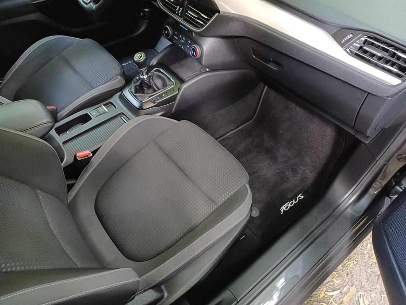 Usado Ford Focus 125 HP (91 kW) 2019 Cinzento Carrinha