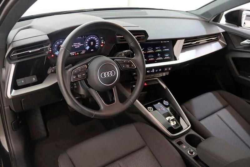 Usado Audi A3 Sportback e-tron 204 HP (150 kW) 2023 Preto Citadino