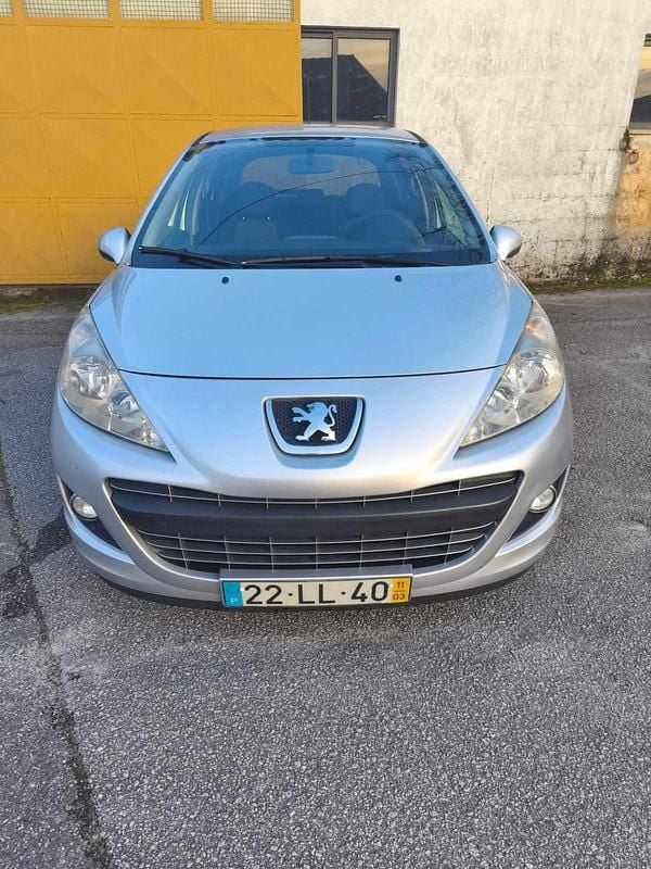 Cinzento Usado 2011 Peugeot 207 Citadino | € 4.600 (Preço justo) - Imagem 1/4