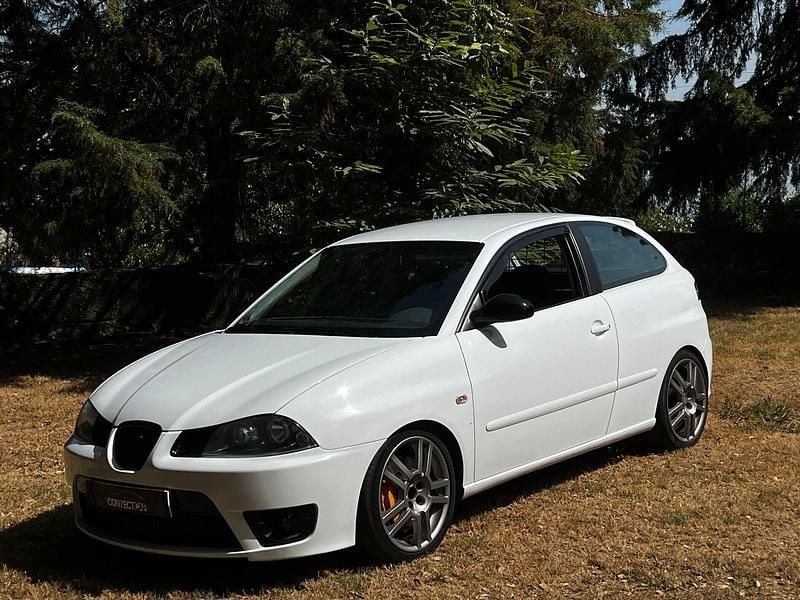 Branco Usado 2004 Seat Ibiza FR Citadino | € 7.900 (Preço justo) - Imagem 1/4