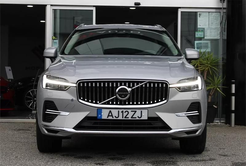 Usado Volvo XC60 Inscription 341 HP (250 kW) 2021 Cinza prata SUV