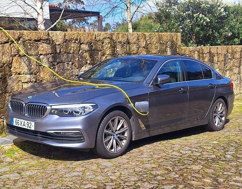 Usado 2019 BMW 530e Sedan | € 23.500 - Imagem 1/4