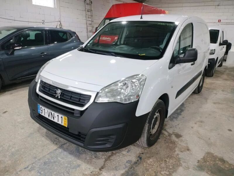 Branco Usado 2018 Peugeot Partner Premium Monovolume | € 13.600 (Preço justo) - Imagem 1/4
