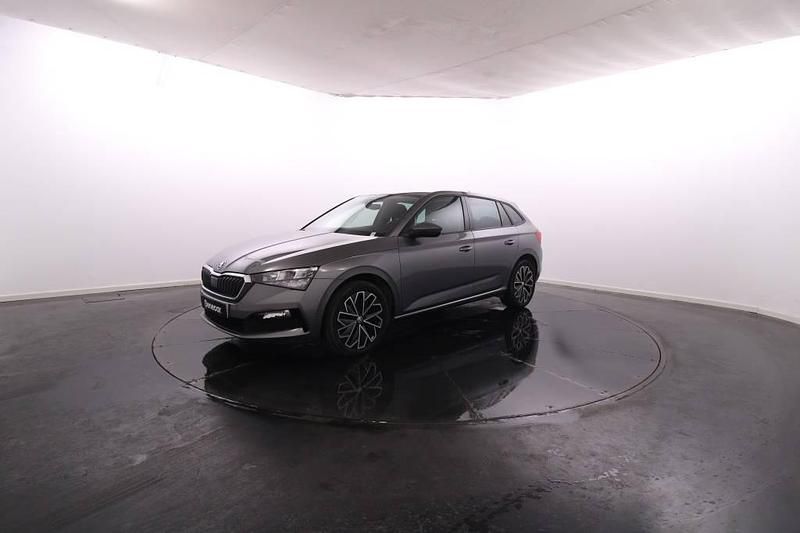 Cinza Usado 2023 Skoda Scala Ambition Citadino | € 19.450 (Caro) - Imagem 1/4