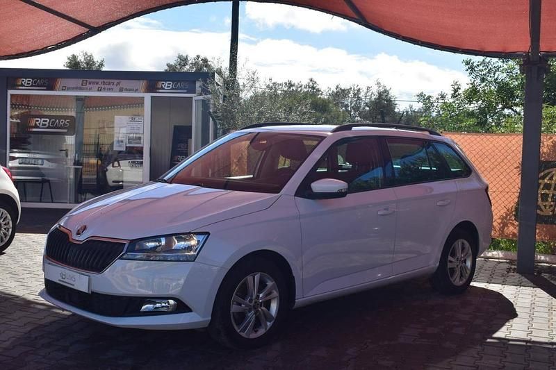 Branco Usado 2022 Skoda Fabia Style Carrinha | € 17.850 (Preço justo) - Imagem 1/4