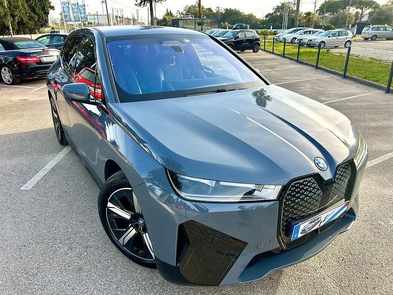 Cinza Usado 2022 BMW iX Performance SUV | € 59.990 (Caro) - Imagem 1/4
