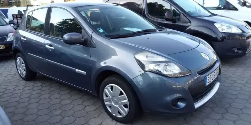 Outra Usado 2011 Renault Clio GrandTour Carrinha | € 9.500 - Imagem 1/4