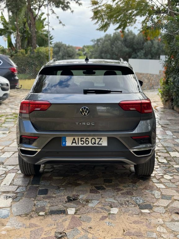 Usado VW T-Roc Style 110 HP (80 kW) 2021 Cinza SUV