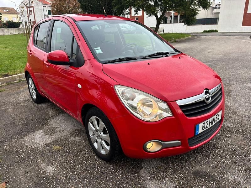 Usado Opel Agila Enjoy 65 HP (47 kW) 2009 Vermelho Citadino