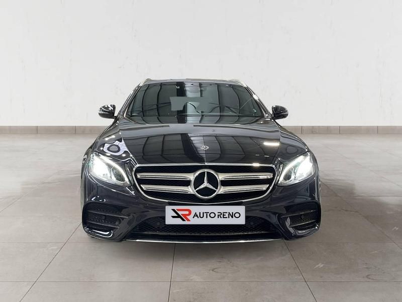 Usado Mercedes E300 245 HP (180 kW) 2018 Preto Sedan