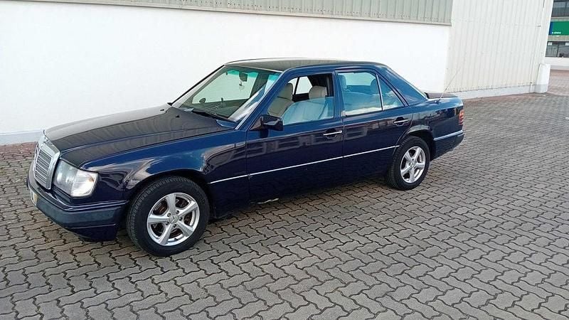 Usado Mercedes 200 Elegance 75 HP (55 kW) 1992 Sedan