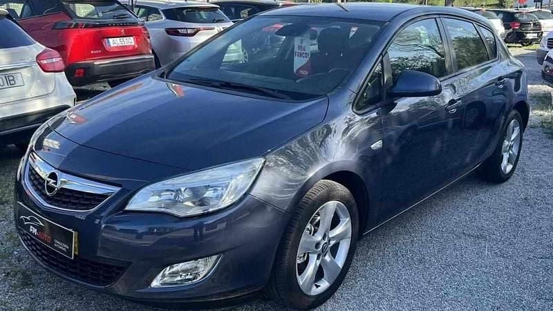 Usado Opel Astra 100 HP (73 kW) 2010 Preto