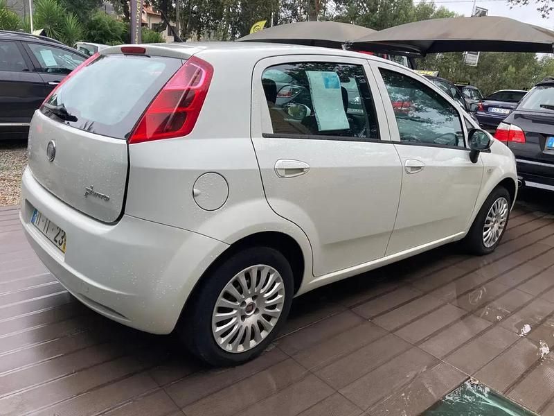 Usado Fiat Punto 75 HP (55 kW) 2010 Branco pérola Citadino
